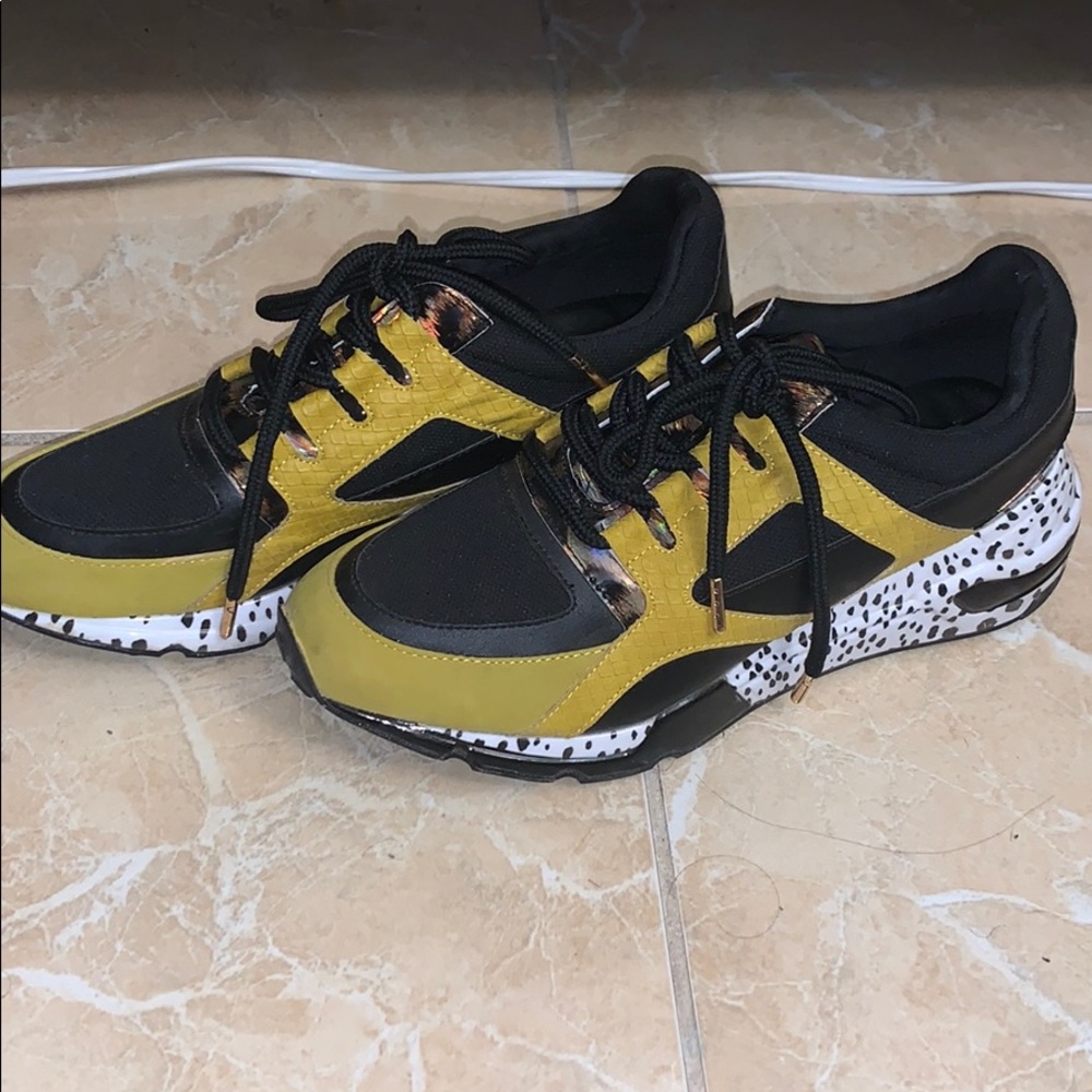 Cliff animal  Steve Madden Sneakers.